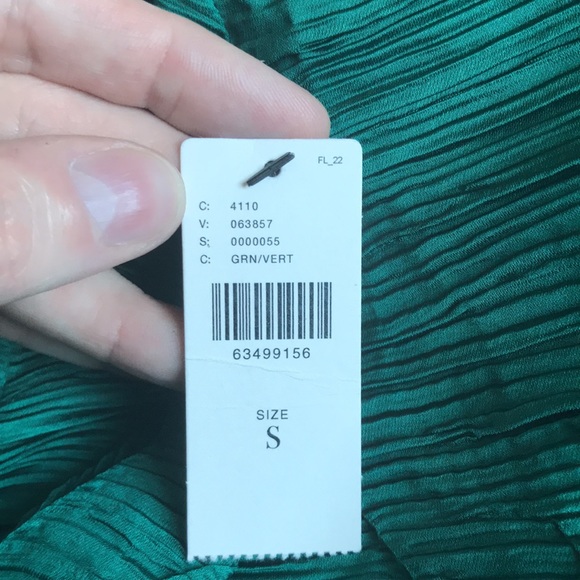 Current Air women’s Small. Vert green textured v- neck 100% polyester brand new - Picture 5 of 7